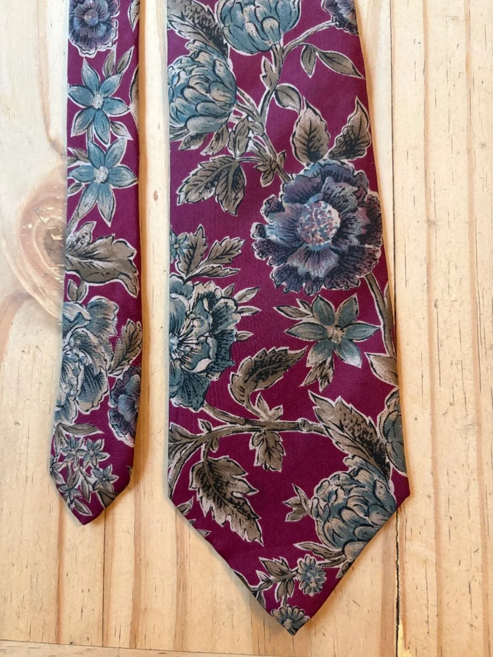 Vintage Hunting Horn Classics Burgundy Floral 100% Silk Men’s Tie